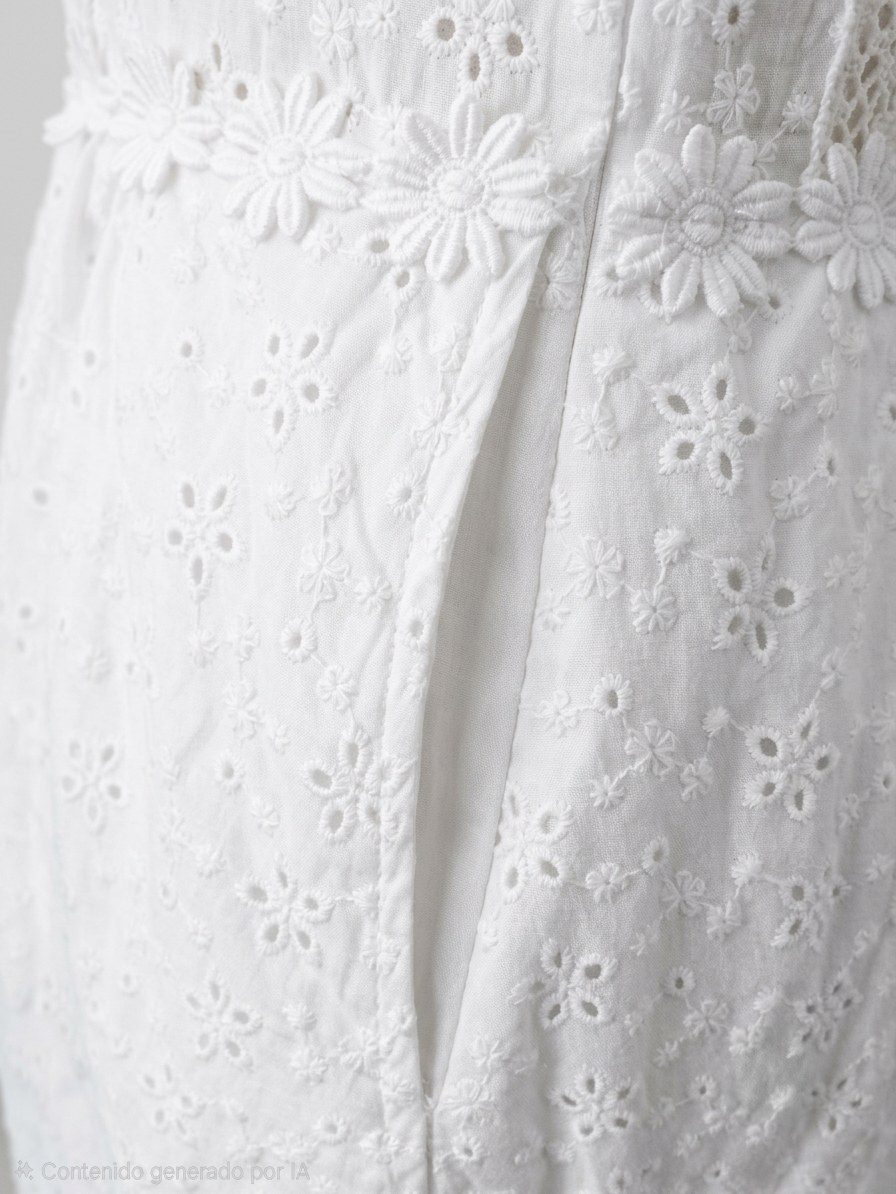 Detalle de la batista bordada del Vestido Mery